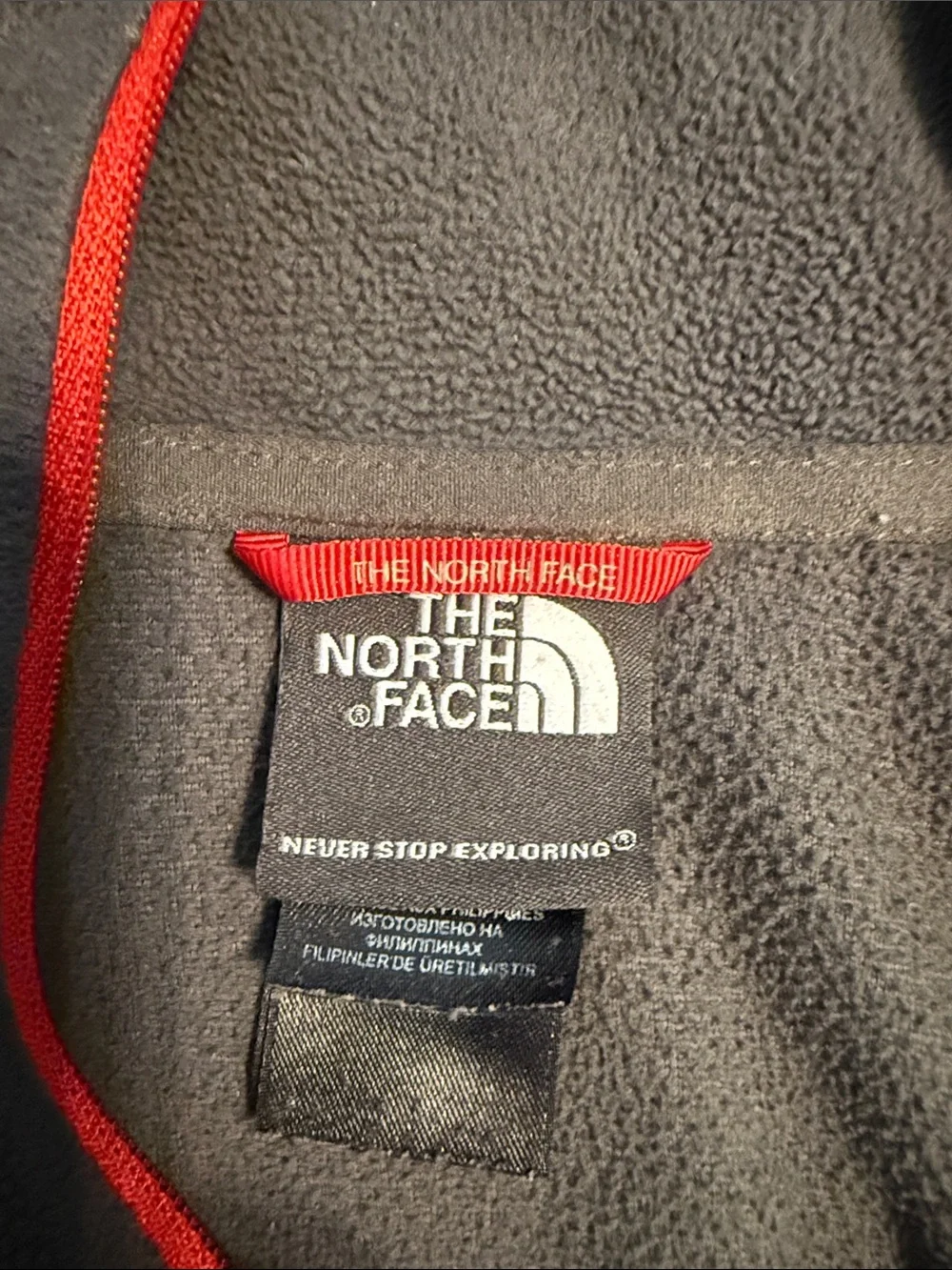Men’s large charcoal gray 1/4 zip The North Face fleece pullover.
